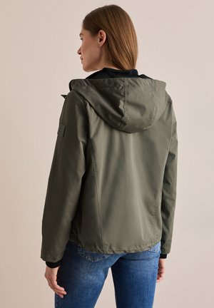 - Kurtka Outdoor