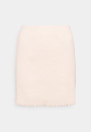 Crèmekleurige minirok van geribbelde tricot met een gerafelde zoom en een aangesloten tailleband.
