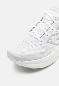New Balance FRESH FOAM X 1080 V13 - Tenisice za cestovno trčanje - white