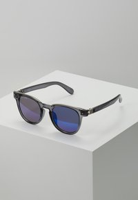 Urban Classics - SUNGLASSES ITALY WITH CHAIN - Saulesbrilles - grey/silver Miniatūras attēls 1