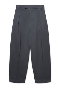 Pantaloni grigi a gamba larga con pieghe, vita piatta e una texture liscia. Il materiale appare leggero e tessuto con motivi sottili.