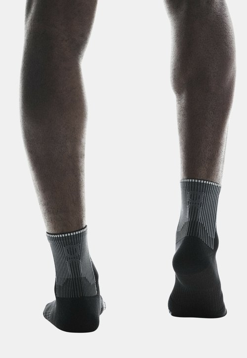 On PERFORMANCE RUN SOCK MID UNISEX - Sports socks - black eclipse — foto 4