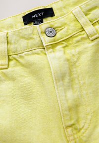 REGULAR FIT - Lühikesed teksad - green