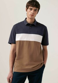 Next CHEST BLOCK STANDARD - Pikeepaita - navy tan brown