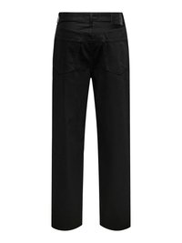 Sorte jeans med lige ben vist bagfra med to baglommer og et mærke i linningen.