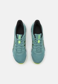 ASICS JOLT 4 - Chaussures de running sur route - celadon/black