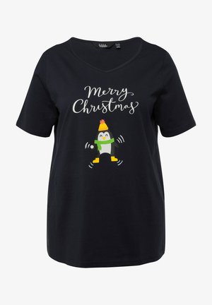 Zwarte katoen t-shirt met korte mouwen, V-hals, met een cartoonpinguïn die een groene sjaal en een gele hoed draagt, met de tekst "Vrolijk Kerstfeest" erboven.
