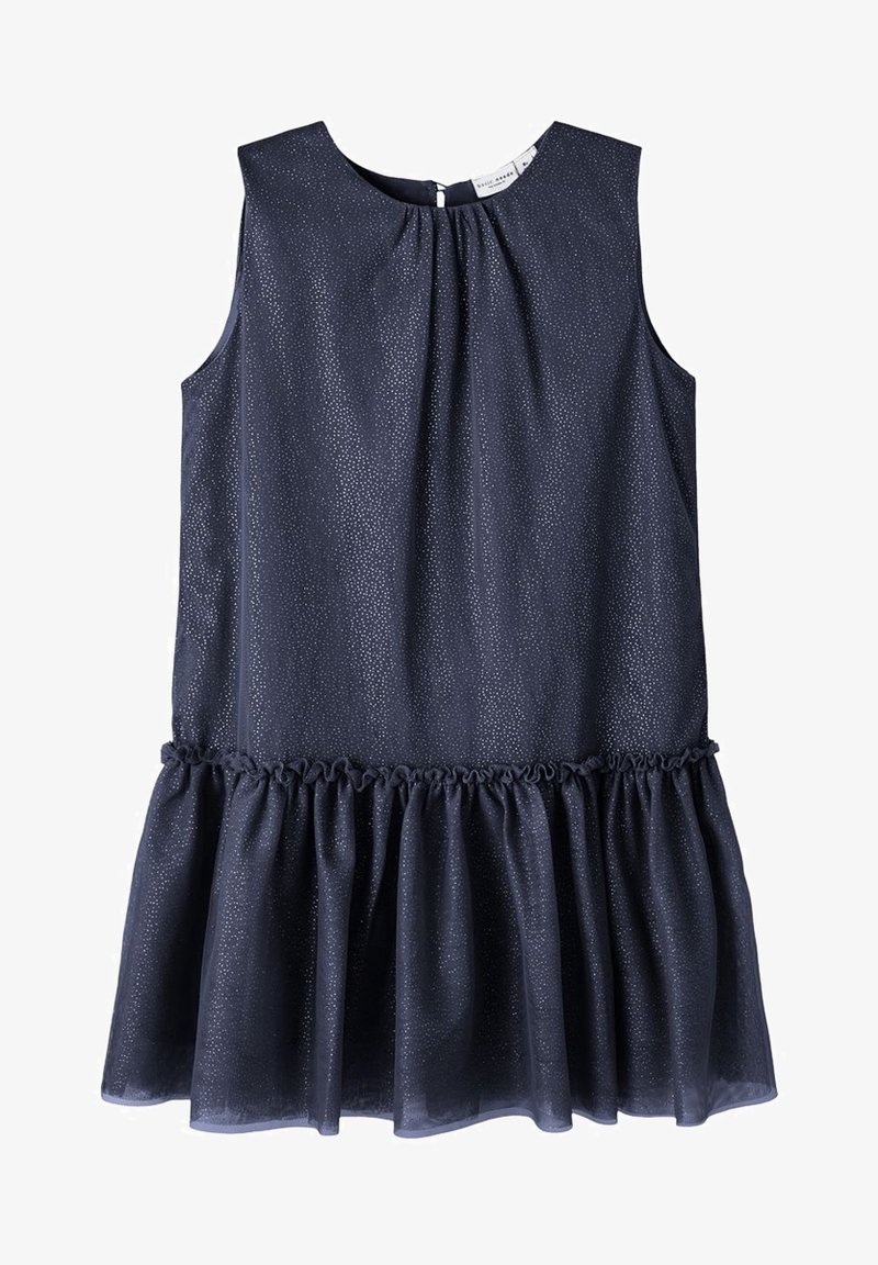 Robe sans manches bleu marine avec un subtil scintillement argenté, encolure ronde, taille froncée et ourlet évasé à volants.