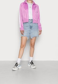 Monki Träningsjacka - pink