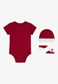 Levi's® BATWING ONESIE HAT BOOTIE UNISEX SET - Regalo per nascita - levi's red