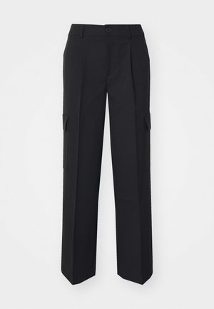 Pantaloni cargo neri con design a gamba dritta, dotati di tasche laterali, chiusura anteriore con bottone e realizzati in un tessuto strutturato.