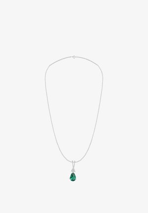 Collana con catena d'argento con pendente a forma di smeraldo a pera e un accento simile a un diamante sopra la pietra preziosa. Design minimalista.