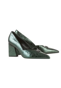 Chaussures pour femmes en cuir vert métallisé à talon bas carré, bout pointu avec petit détail de boucle argentée à l'avant.