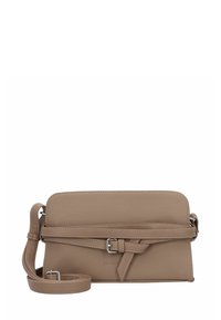 Braune Leder-Crossbody-Tasche mit strukturiertem Finish, verstellbarem Tragegurt und schräg angesetztem Verschlussgurt. Rechteckige Form mit abgerundeten Ecken.