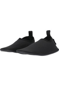 Zwarte neopreen waterschoenen met een gestroomlijnd ontwerp, vlakke rubberen zolen en trekflappen voor gemakkelijk aan- en uittrekken. Zachte textuur en minimalistische vorm.