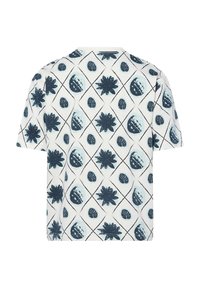 Katoenen T-shirt met een ontspannen pasvorm, met een blauw en donker groen bloemen- en bladerenpatroon op een witte achtergrond, korte mouwen.