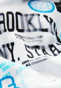 Next CONTROLLER GRAPHIC - Collegepaita - white blue all over graffiti print
