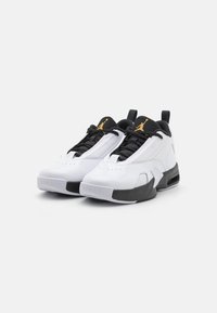 Jordan JORDAN MAX AURA 6 UNISEX - Tossud - white/metallic gold/black