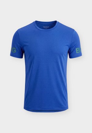Blaues T-Shirt mit kurzen Ärmeln und Rundhalsausschnitt mit grünem „BORG“-Schriftzug auf jedem Ärmel, dargestellt auf einfarbigem hellgrauem Hintergrund.