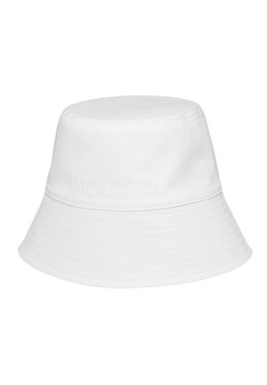 Biały materiałowy kapelusz typu bucket z przeszytym rondem i subtelnym wypukłym logo "Marc O'Polo" z przodu.
