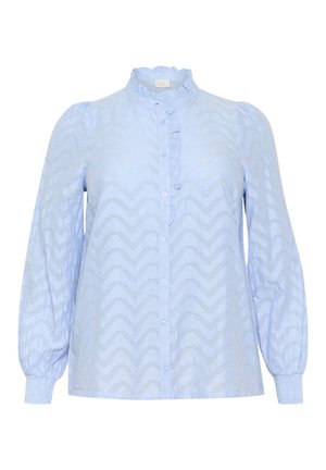 Blouse bleue à motif avec un col volanté, une fermeture à boutons sur le devant et de longues manches bouffantes avec des poignets élastiques. Motif en chevrons texturé sur l'ensemble.