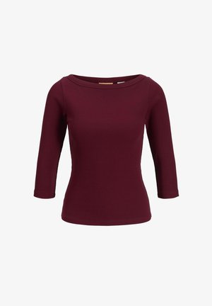Burgundowa bluzka z prążkowanym wzorem, z rękawami o długości trzech czwartych i szerokim dekoltem. Materiał wydaje się gładki i elastyczny, idealny na codzienne noszenie.