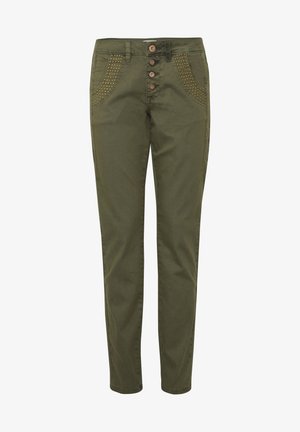 Olivgrüne Skinny-Jeans mit klassischem Fünf-Taschen-Design, das dekorative Nieten an den Vordertaschen und einen Knopfverschluss aufweist.