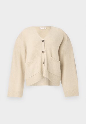 Beige cardigan met V-hals, twee voorzakken en vijf knopen. Heeft ribgebreide manchetten en zoom met een zachte, textuur materiaal.
