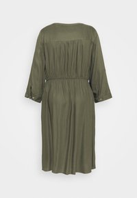 CAPSULE by Simply Be Vestido informal - khaki