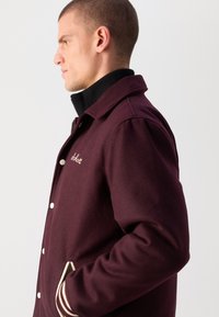 Schott ZACK - Lengva striukė - aubergine