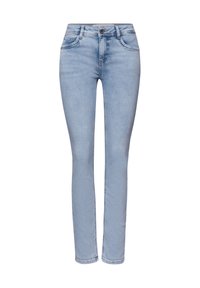 Jean slim bleu clair pour femme avec bouton à l'avant, fermeture éclair, passants pour ceinture et design à cinq poches.