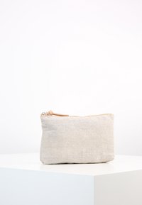 KIOMI Pochette - nude