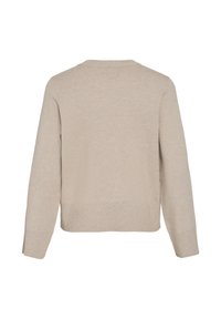 Beige Strickpullover mit Rundhalsausschnitt, langen Ärmeln und seitlichen Schlitzen. Glatte Textur, lockere Passform und minimale Nahtdetails.