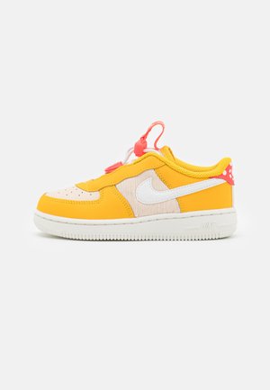 FORCE 1 TOGGLE UNISEX - Tenisky - yellow