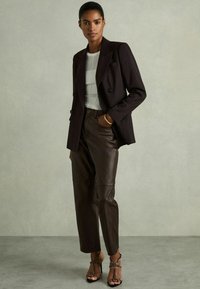 Reiss Bőrnadrágok - chocolate