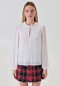 Unausgewählt, white
