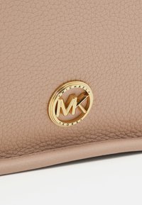 MICHAEL Michael Kors LUISA  - Kézitáska - soft pink