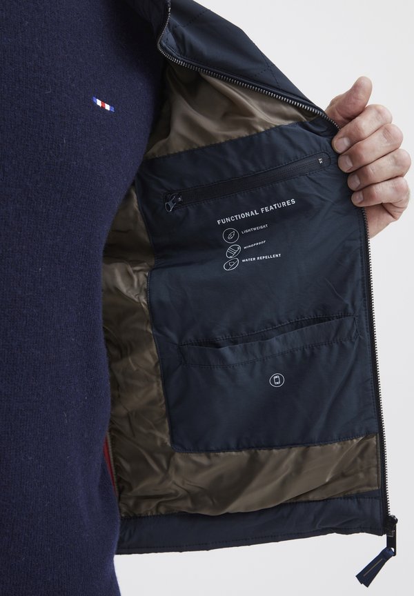 FQJacob - Light jacket - salute2