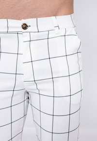 FRILIVIN À CARREAUX   - Chino - blanc