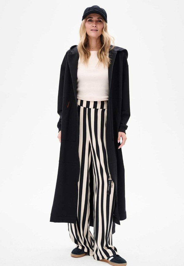 OLENA - Klassischer Mantel