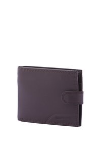 Portafoglio in pelle marrone con finitura testurizzata, design pieghevole a bifold e chiusura a scatto. Presenta cuciture visibili e un dettaglio del logo sulla parte anteriore.