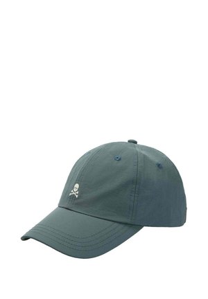 Gorra de béisbol verde oscuro con visera curva que presenta un pequeño emblema blanco de calavera y huesos cruzados en el panel frontal.