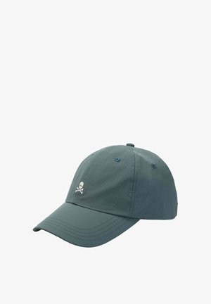 Gorra de béisbol verde oscuro con visera curva que presenta un pequeño emblema blanco de calavera y huesos cruzados en el panel frontal.