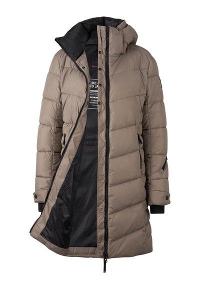 Beige gesteppte Daunenjacke mit schwarzem Innenfutter, Reißverschluss, großer Kapuze und mehreren Taschen. Die Außenseite ist mit gesteppten Abschnitten zur Isolierung versehen.