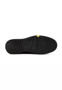 Semelle de chaussure en caoutchouc noir avec un motif de bande de roulement texturé, comprenant des designs circulaires et courbés, et un accent jaune près du talon.