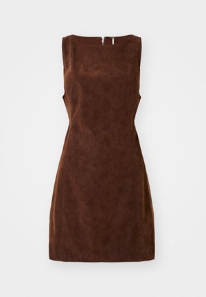 Braunes ärmelloses Kleid mit strukturiertem Stoff, figurbetontem Schnitt und einem Reißverschluss hinten. Schlichtes Design ohne zusätzliche Muster oder Verzierungen.