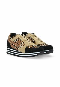 Leopardenmuster-Sneakers aus einer Mischung aus beigem Wildleder, schwarzen Akzenten und einer gestreiften Sohle. Runde Zehenpartie und Schnürung vorne.