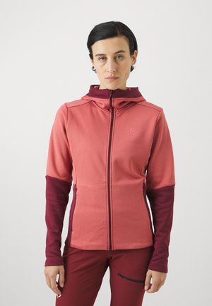 Chaqueta deportiva cremallerada en rojo y marrón con un diseño ajustado, capucha y mangas largas. Textura suave, con logo en el pecho.