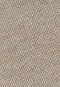 Tessuto beige con una fine trama a maglia, caratterizzato da costine diagonali e una superficie morbida e liscia. Adatto per varie applicazioni tessili.