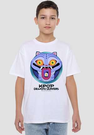 K-POP DEMON HUNTERS - CARTOON DERPY SAVE THE DATE - Print T-shirt - white